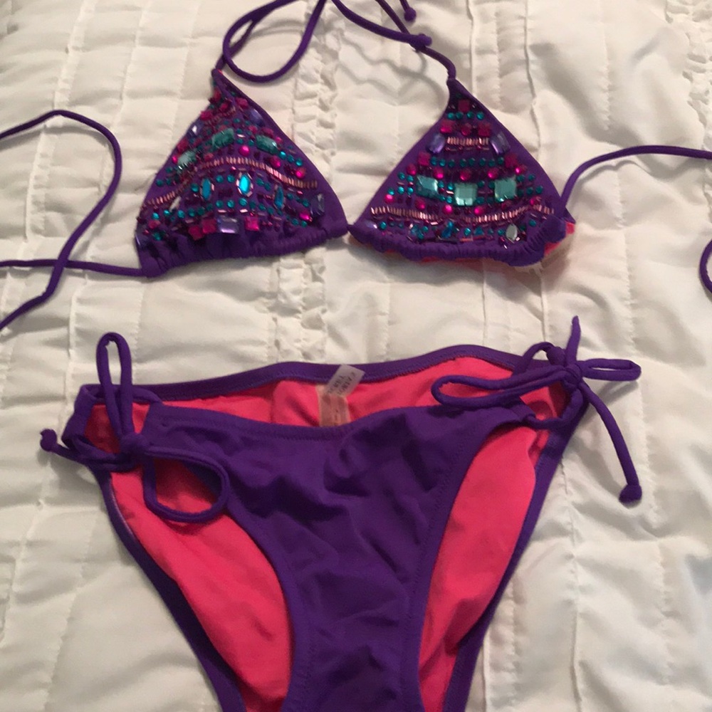 Victoria’s Secret bikini